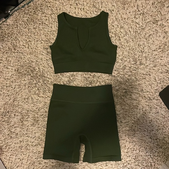 Matching Workout Set - Picture 2 of 3